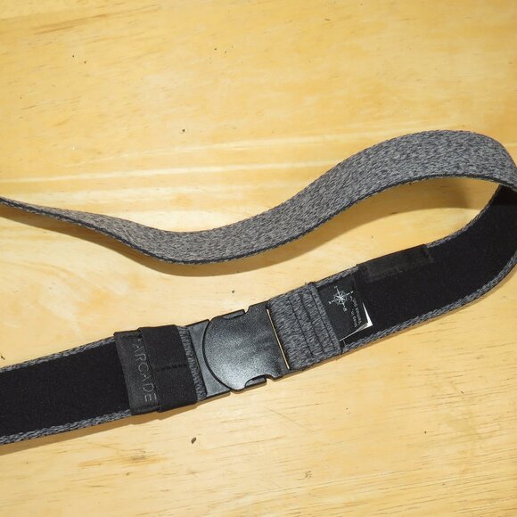 Arcade Atlas Adventure Belt Heather Gray/Black Adjustable Length 1.5” Width Webb - Picture 4 of 4